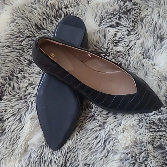 Ladies Flats - Picture 3 of 4